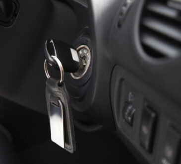 Cómo sacar las llaves de un automóvil cerrado