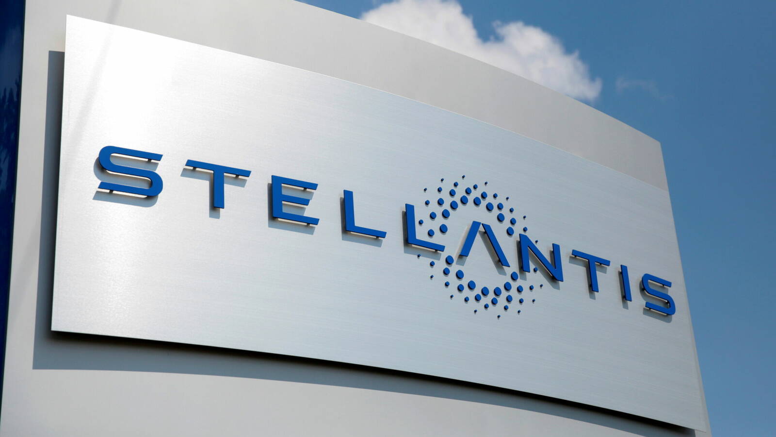 Stellantis confirma planes para baterías de estado sólido
