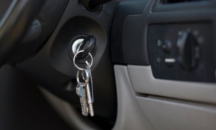 ¿Es malo apagar y encender mucho el auto?