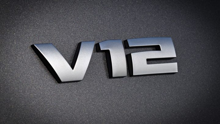 BMW construirá su último auto V-12 en 2022