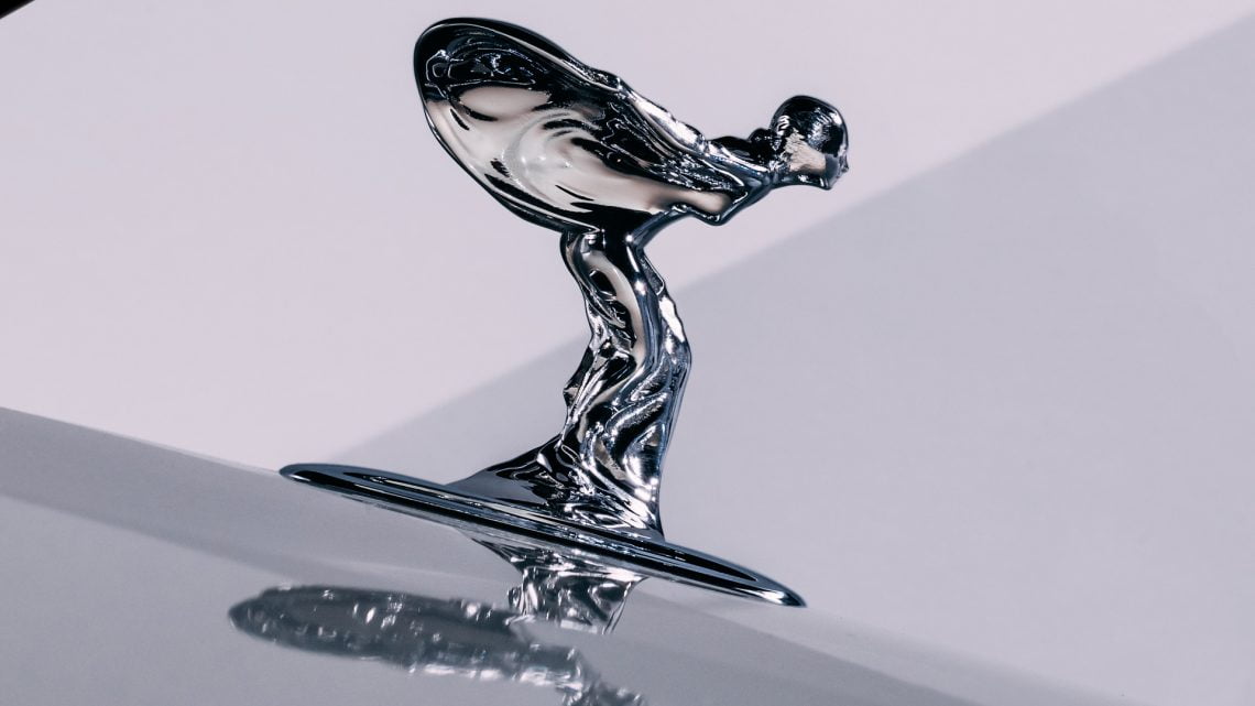 Rolls-Royce rediseñó  el Spirit of Ecstasy para la era eléctrica