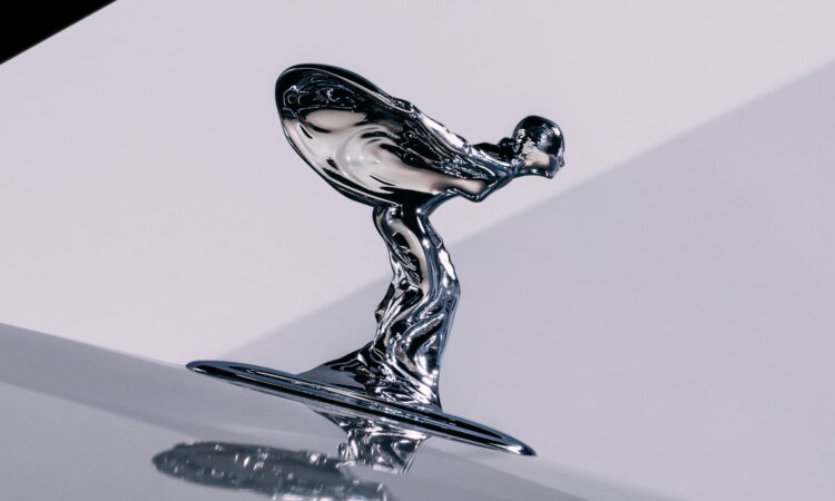 Rolls-Royce rediseñó  el Spirit of Ecstasy para la era eléctrica
