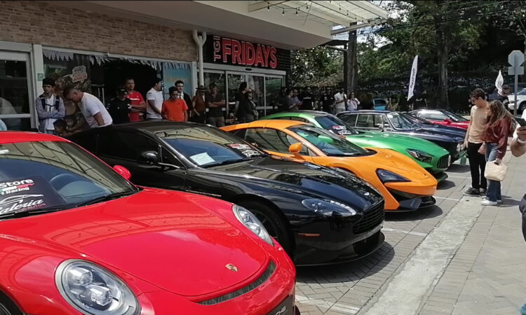 Autos exóticos y de lujo se lucen en San Rafael de Escazú