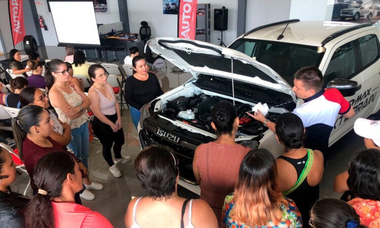Autopits Celebra a Mamás Conductoras y Empoderadas