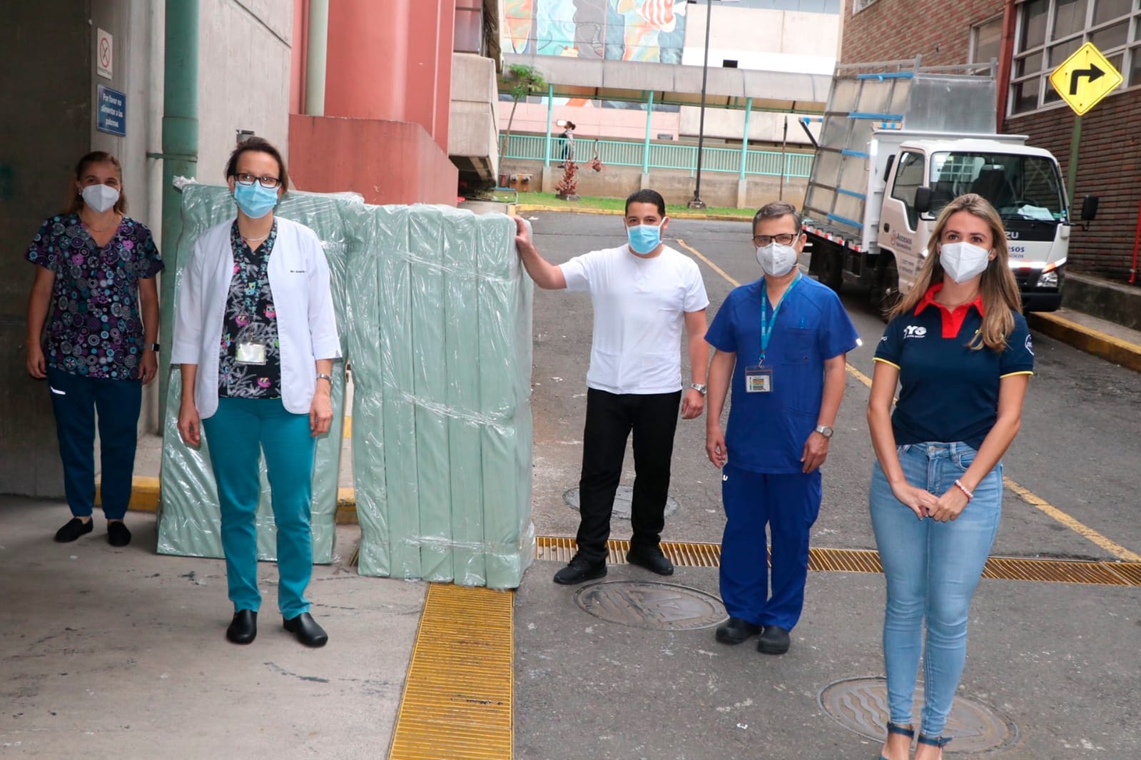 APROENCA y Repuestos La Guaca refuerza su apoyo a pacientes con cáncer