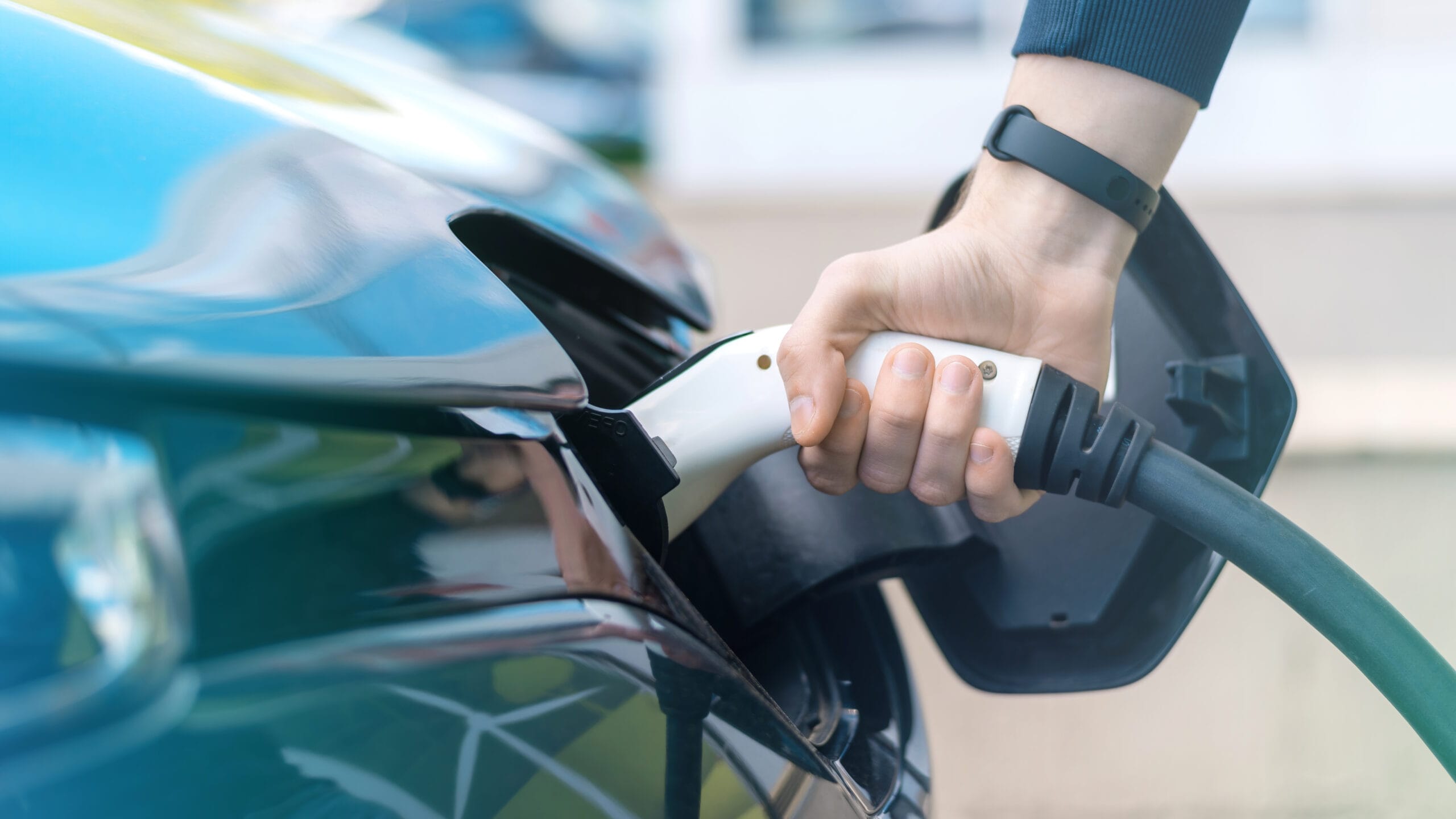 Seis consejos para optimizar el rendimiento de la bateria de un carro electrico scaled Seis consejos para optimizar el rendimiento de la batería de un carro eléctrico