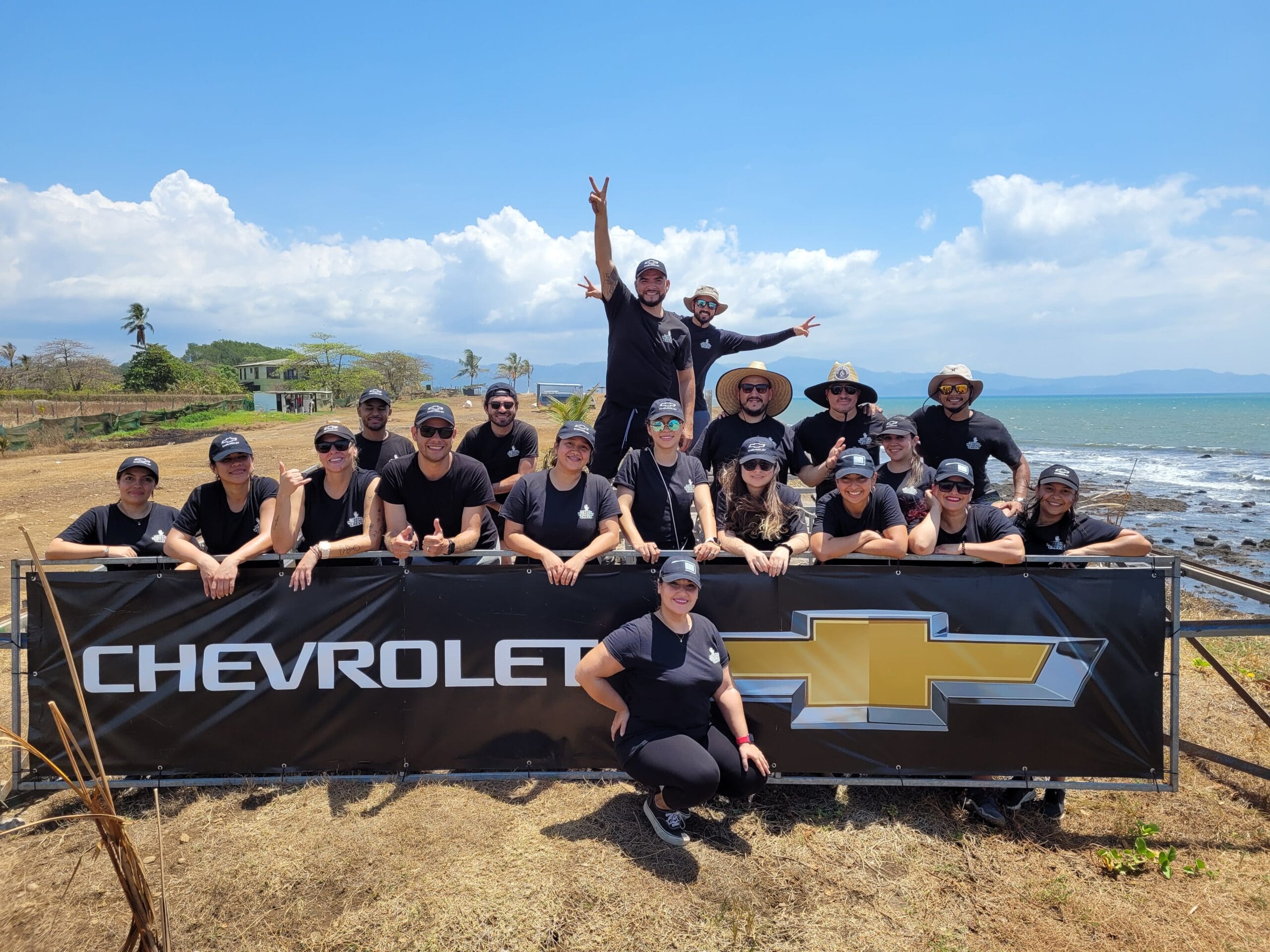 Chevrolet y 24 voluntarios recolectan 274 kg de desechos en Guacalillo