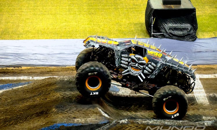 Monster Jam Arrasa con Triple Dosis de Emoción