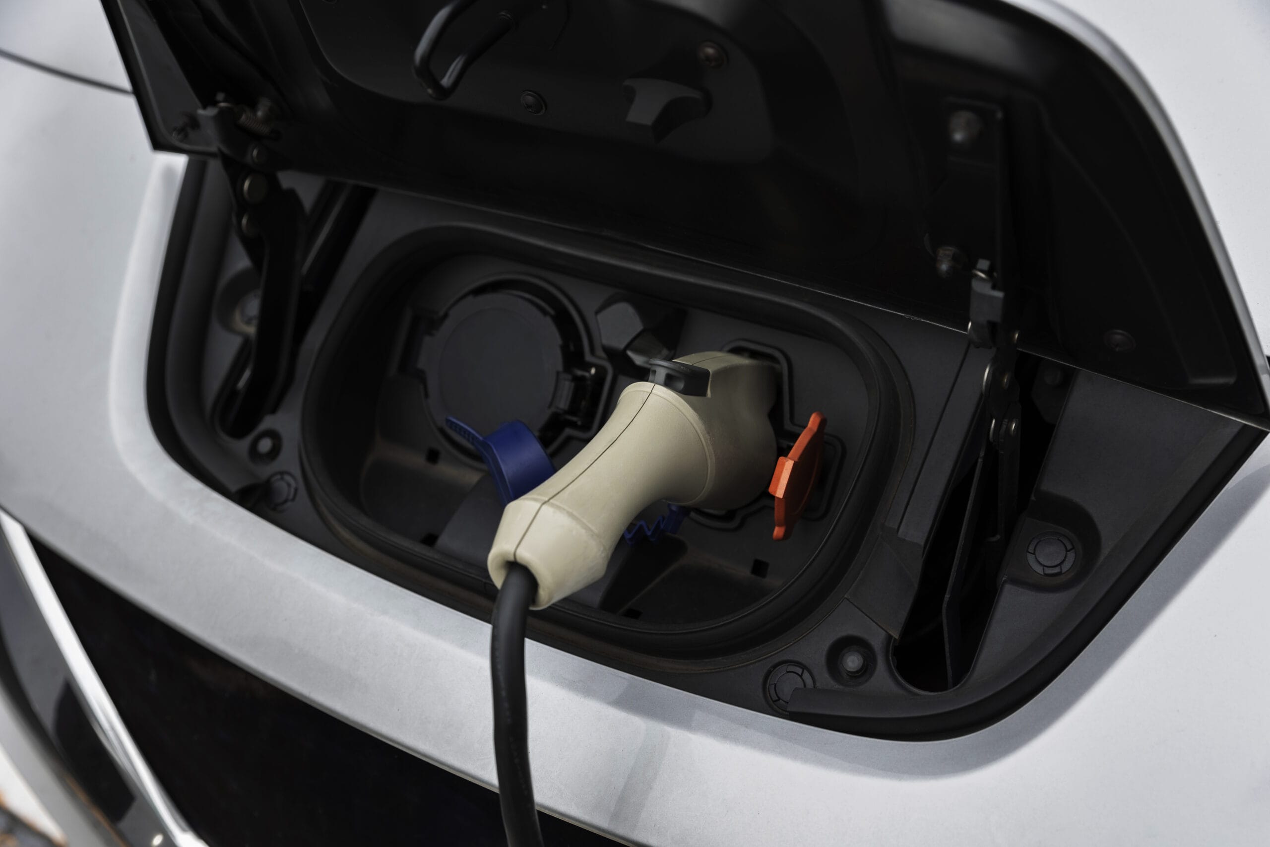 Consejos para cuidar de su vehiculo electrico durante la temporada de lluvias scaled Consejos para cuidar de su vehículo eléctrico durante la temporada de lluvias
