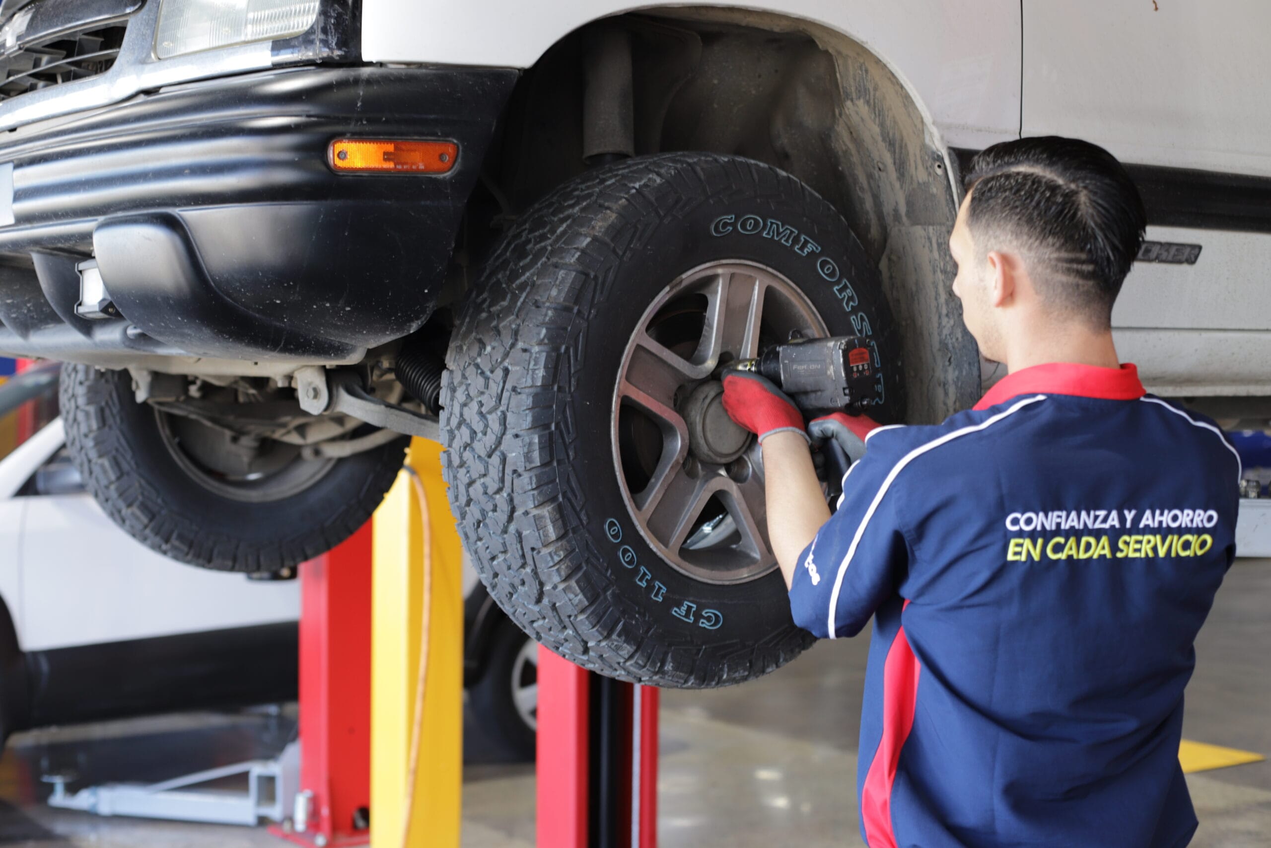Revision vehicular gratuita para proteger a su familia en estas vacaciones scaled Revisión vehicular gratuita para proteger a su familia en estas vacaciones