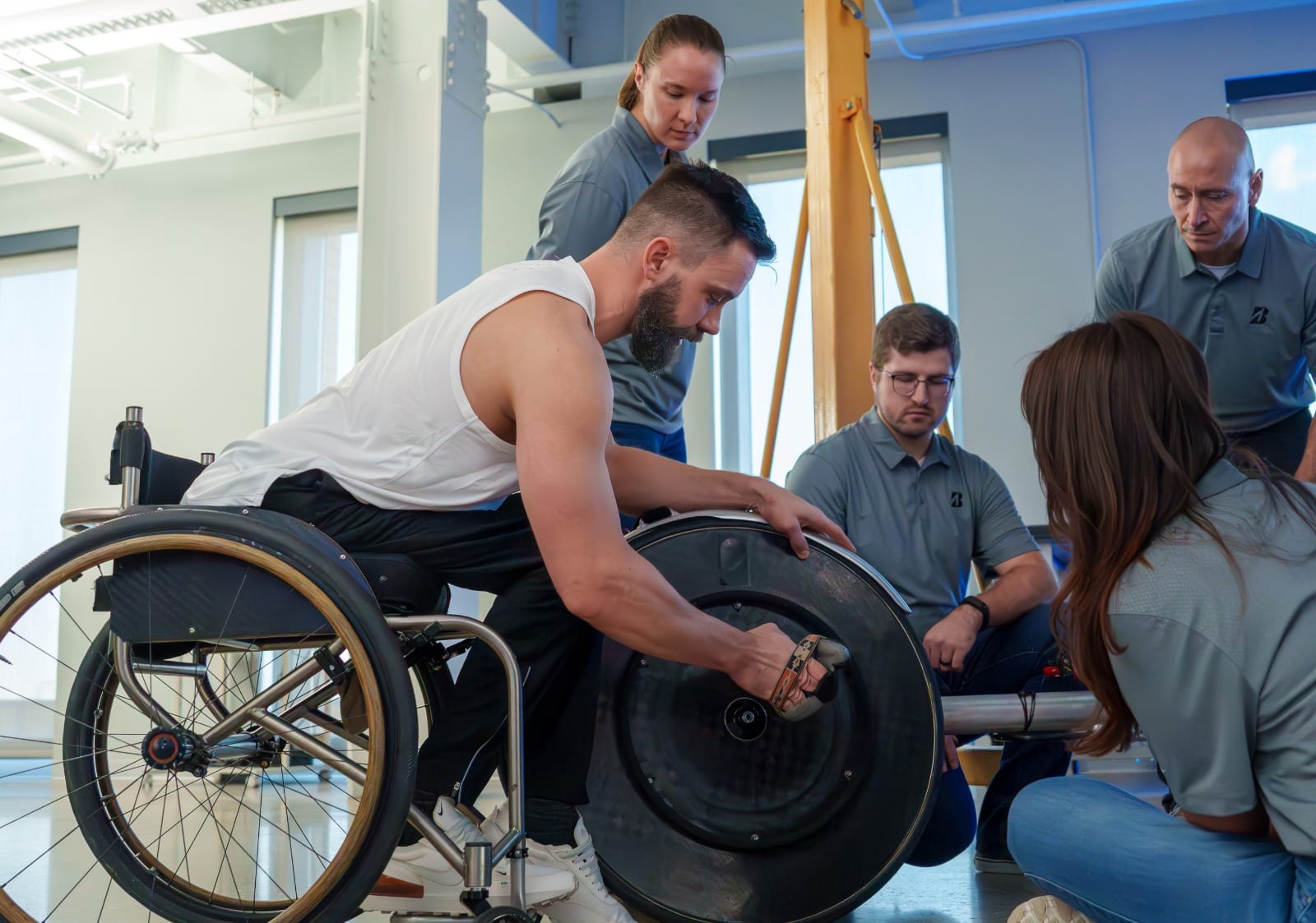 Bridgestone equipa a atletas de los Juegos Paralímpicos París 2024