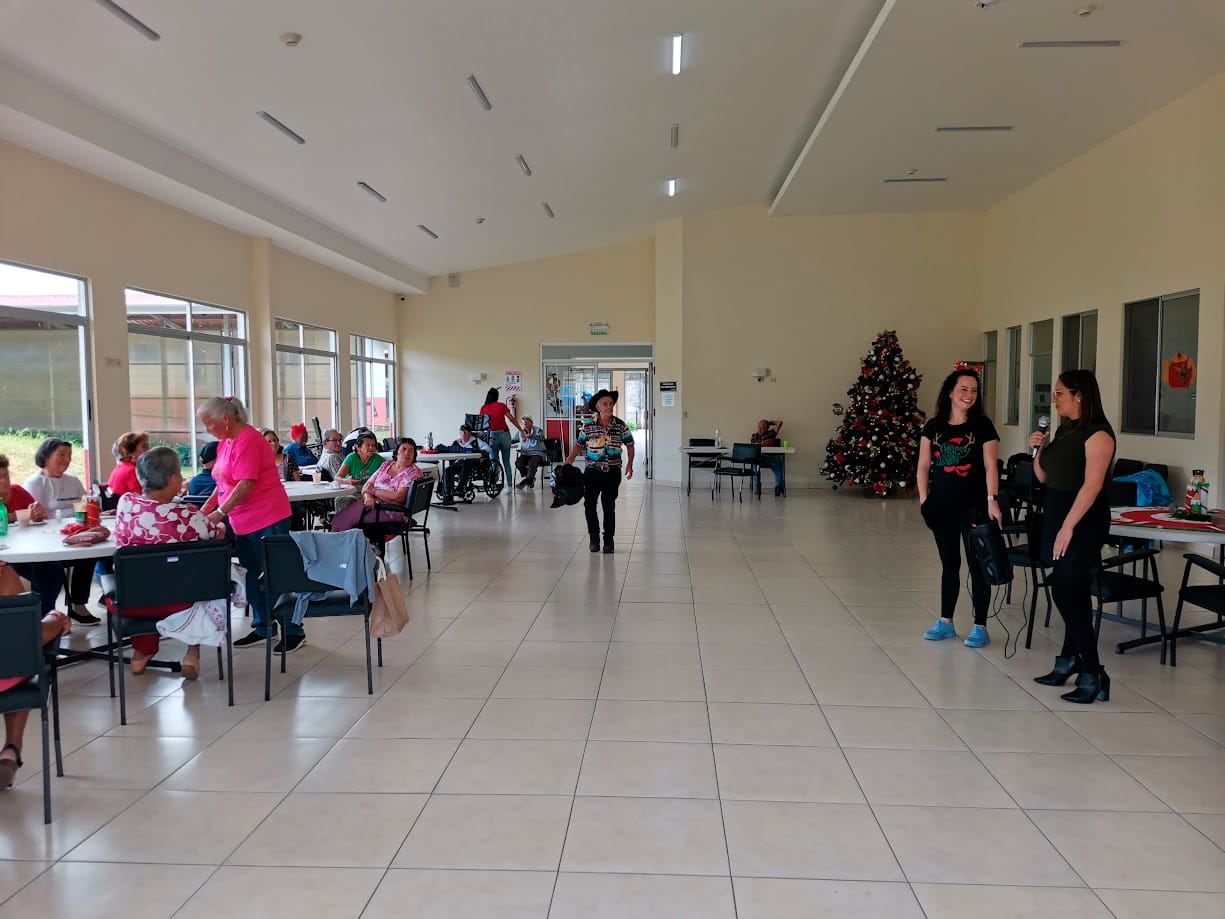 red motors lleva la navidad al hogar albernia con tradicion y solidaridad red motors