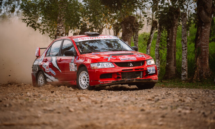 quesada y morúa dominan el inicio del campeonato nacional de rally toyota