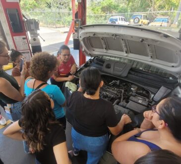taller gratuito de mecánica básica para mujeres