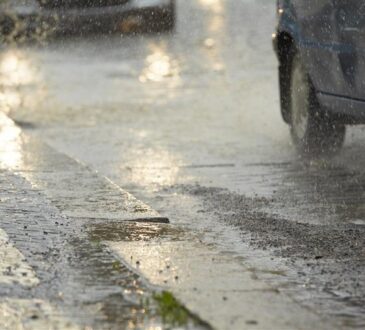cómo conducir de forma segura durante las lluvias intensas