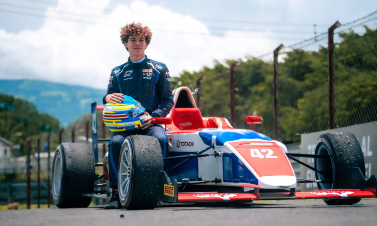 evan michelini se prepara para su segunda jornada en la f4 europea