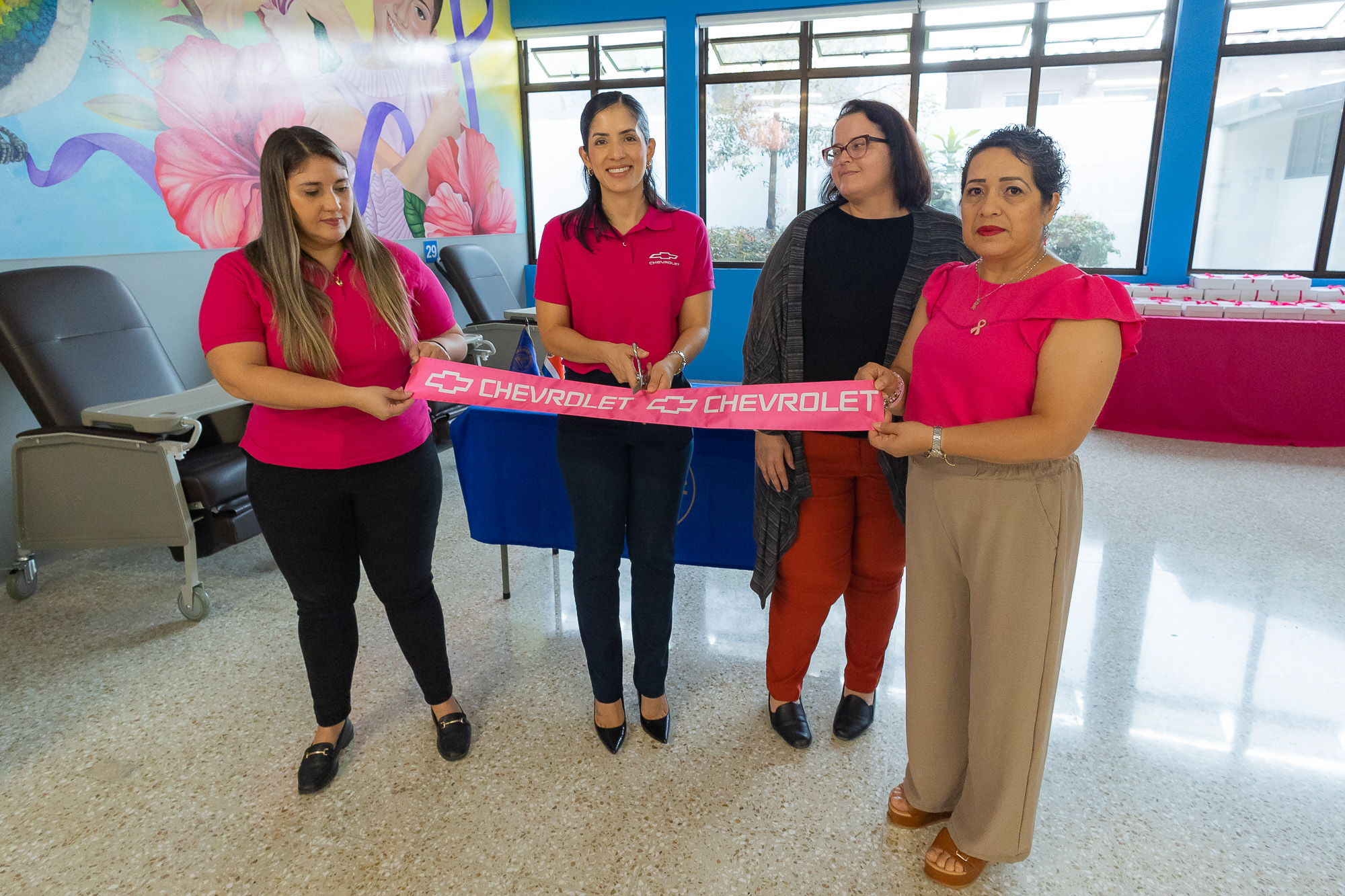 Chevrolet Grupo Q dona diez sillones clinicos al Hospital Maximiliano Peralta Chevrolet Grupo Q dona diez sillones clínicos