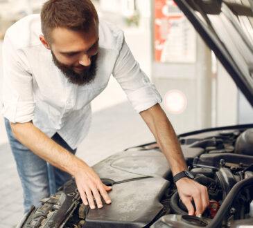 Qué revisar en su carro antes de salir a carretera