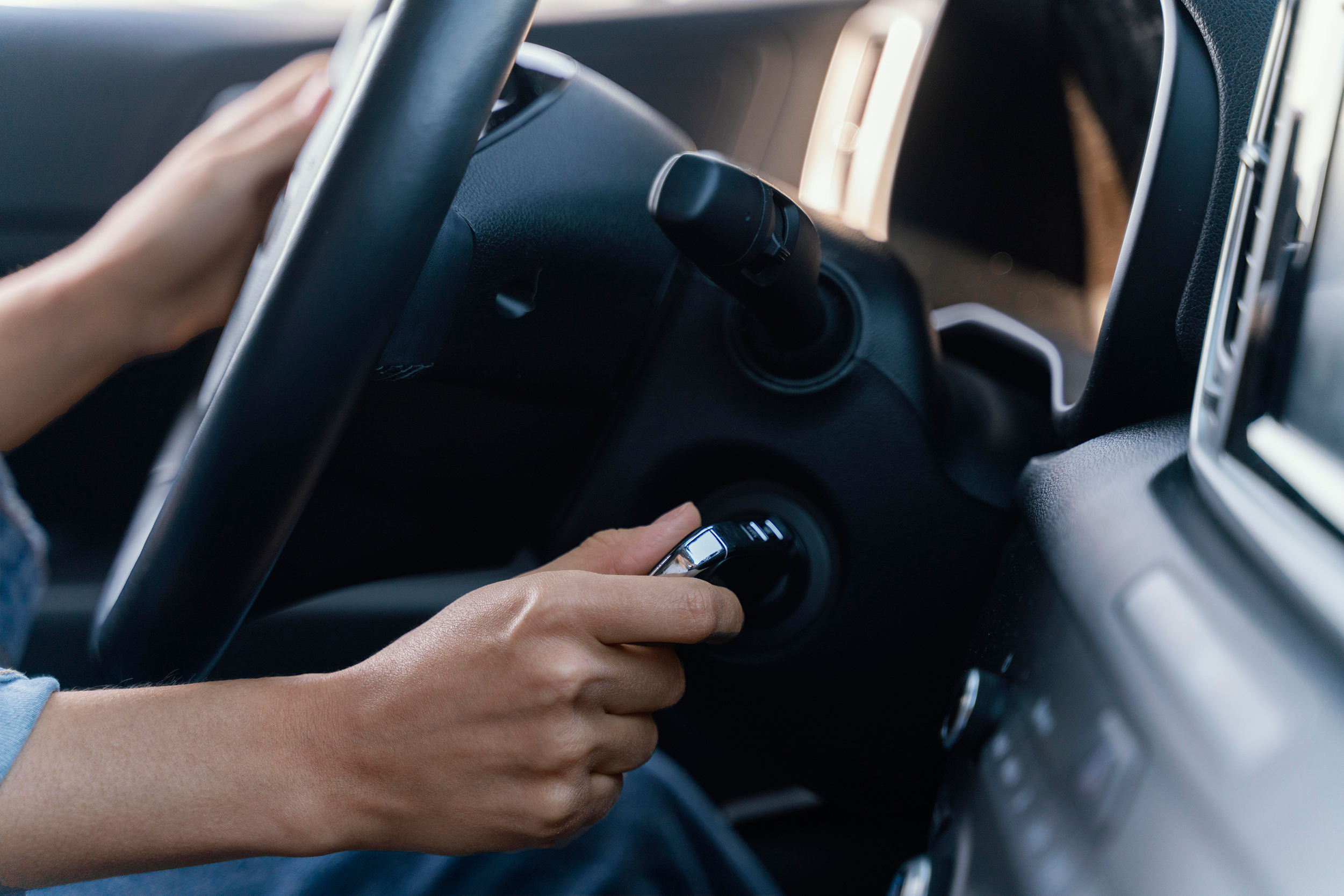 Es necesario calentar el carro antes de salir