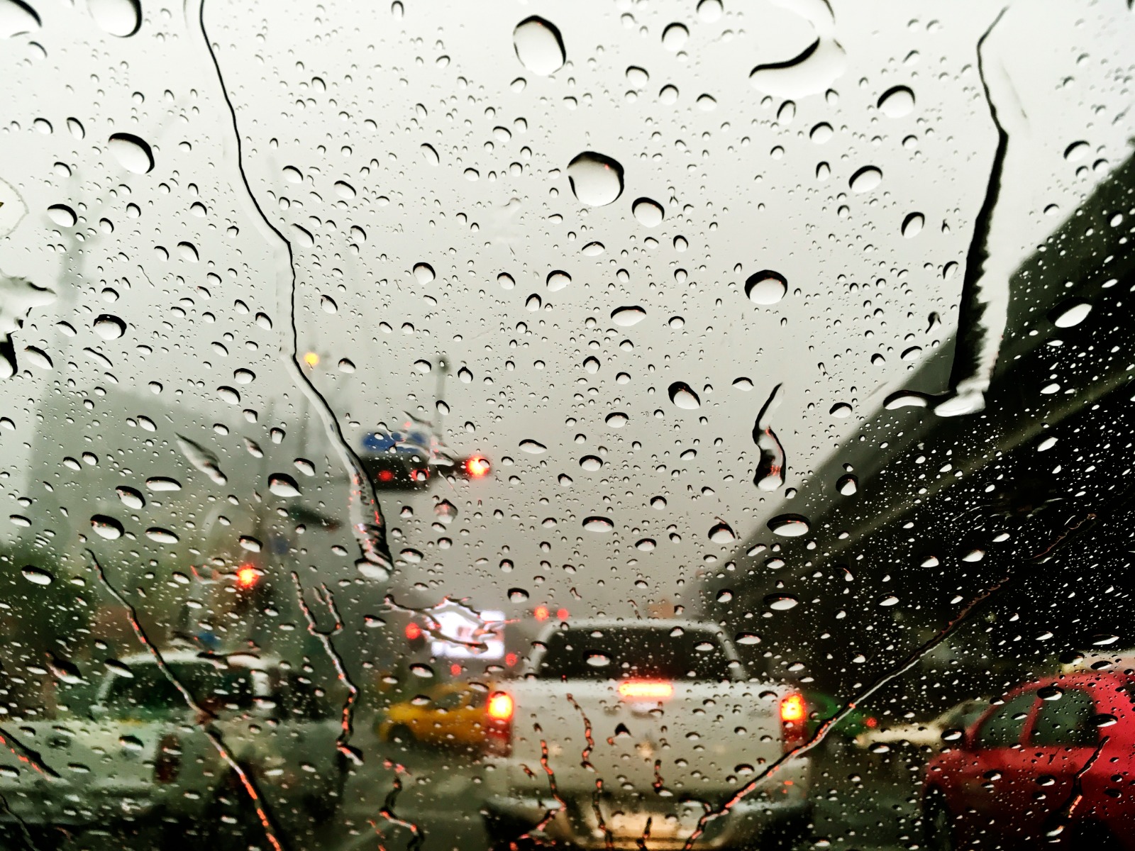 Revise su vehículo ante la llegada de lluvias
