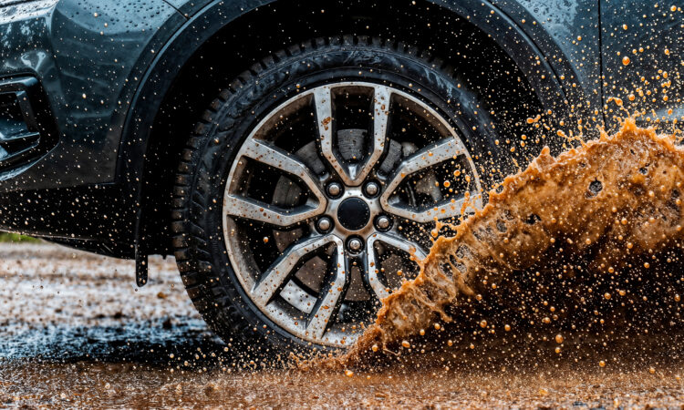 Cómo el estado de las llantas afecta la conducción en lluvia