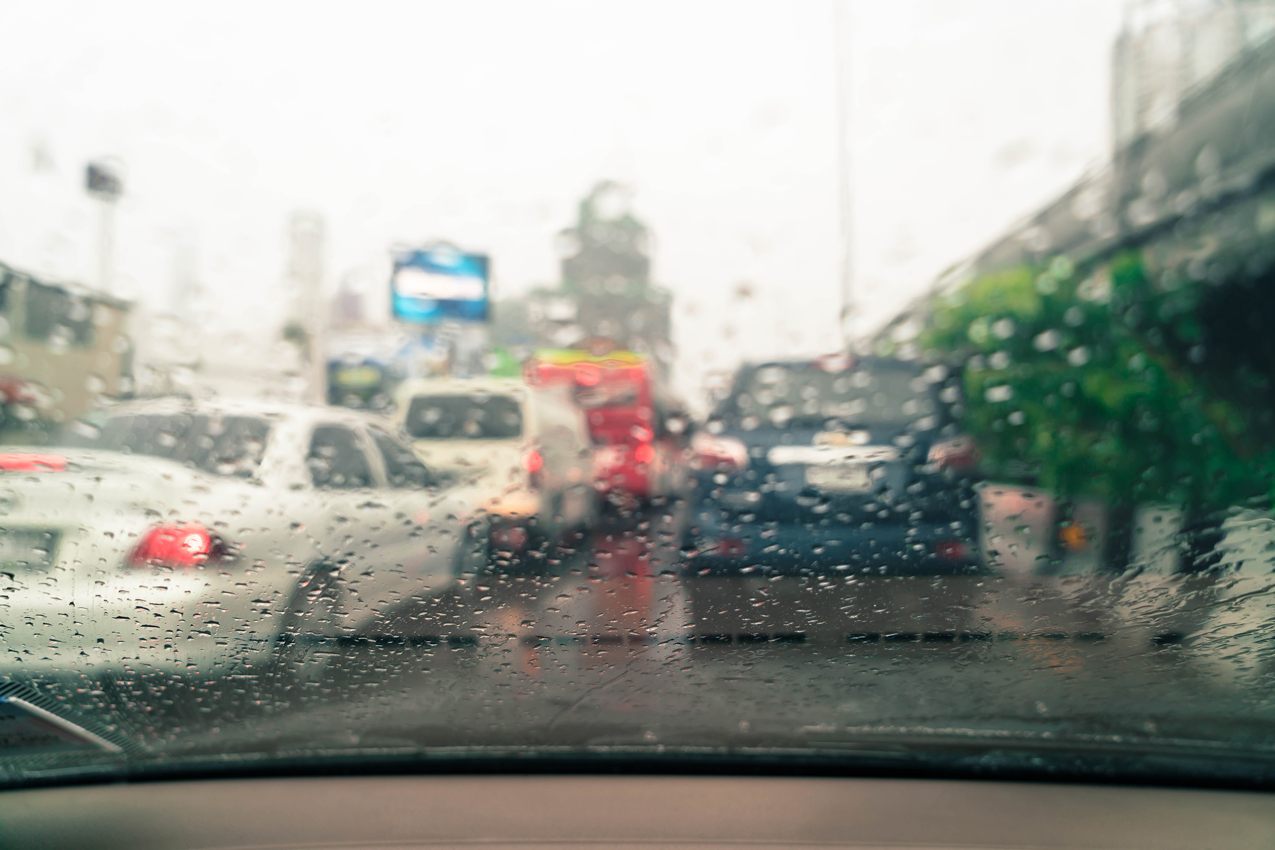 5 consejos para conducir bajo la lluvia 5 consejos para conducir bajo la lluvia