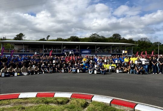 Carrera Con Motor y Corazón