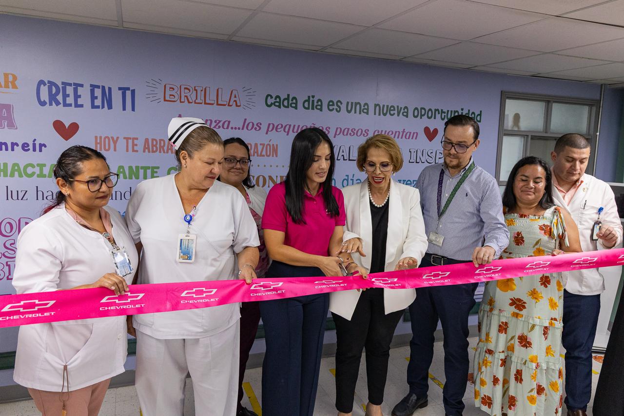 Chevrolet dona nuevas sillas para la sala de espera de Quimioterapia del Hospital San Juan de Dios